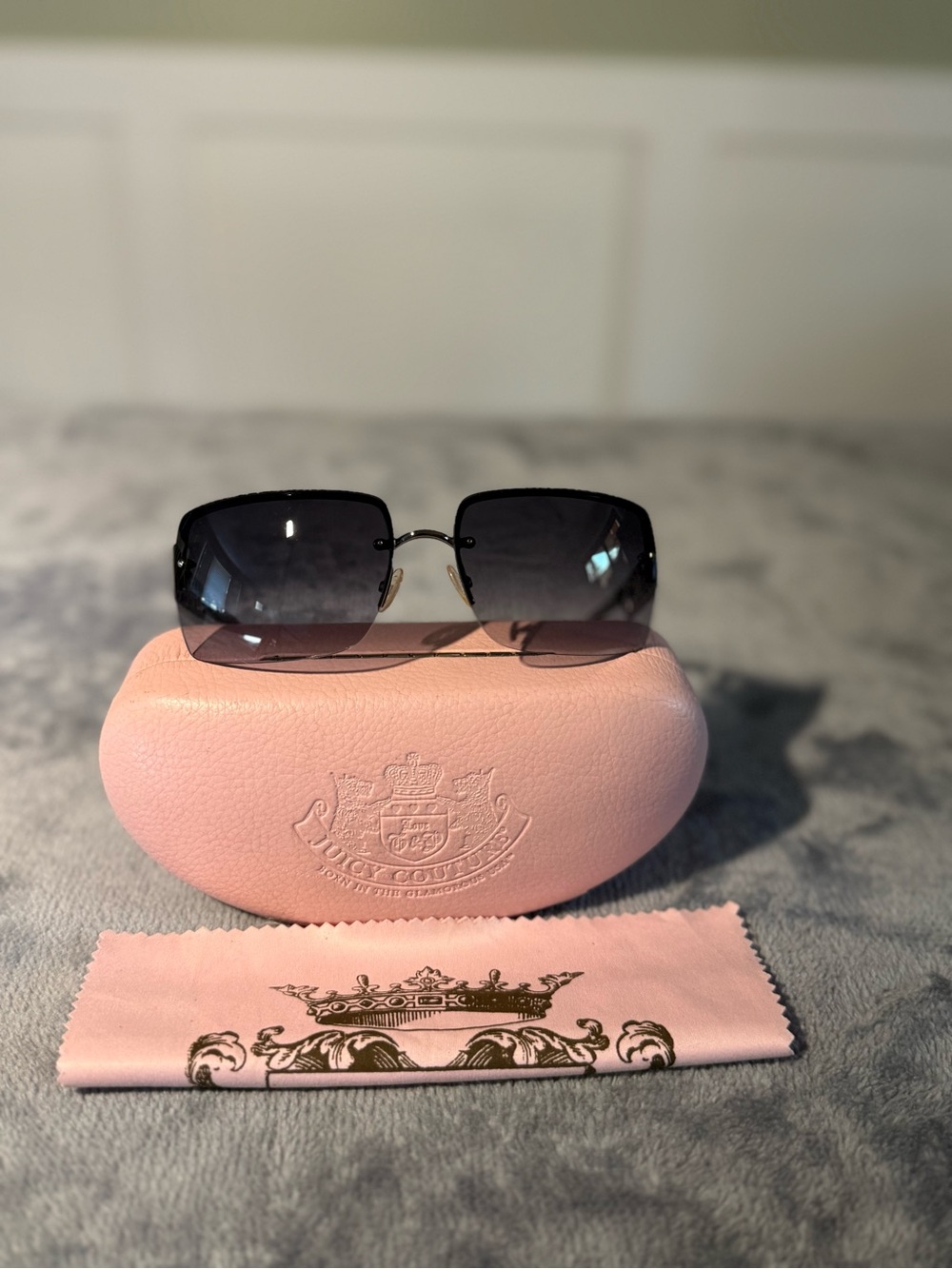 Juicy Couture Black Rimless Sunglasses with Pink Case and Cloth